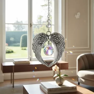 Descubrí los atrapasoles modelo Alas. Reflejos de arcoíris, energía positiva y decoración única para tu hogar. Envíos a todo el país.