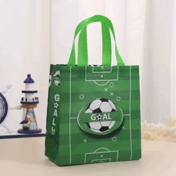 Bolsas de regalo chica en pvc reutilizable 23x22cm -Pack 4 -Diseño Fútbol - Imagen 5